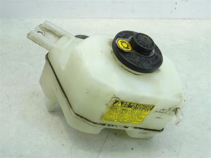 Бачок тормозной жидкости Toyota Prius C AQUA 2011-2020, фото 2