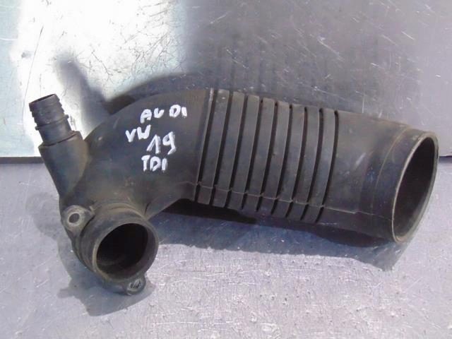 ПАТРУБОК ВОЗДУШНЫЙ ПАТРУБОК VW 1.9 TDI 8D0129815K, фото 1
