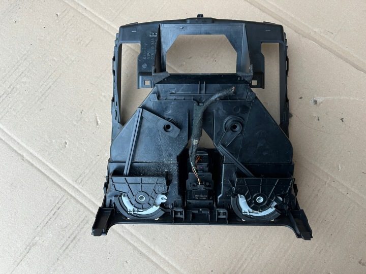 Дефлектор обдува средний аварийный Volkswagen Golf V 5 2004-2009 1K0819743, фото 3
