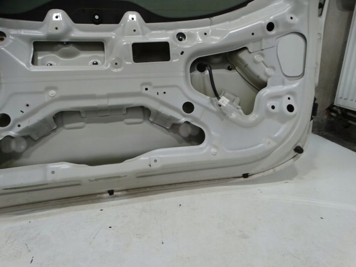 Крышка багажника задняя KIA Carens IV 13-19R. код : D1, фото 14