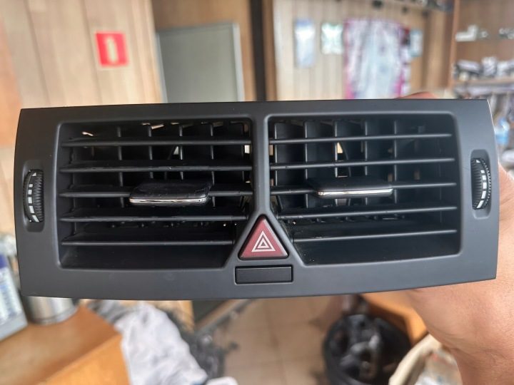 MERCEDES B КЛАСС W245 РЕШЕТКА ЗАБОРНИК КОНСОЛЬ ОБДУВА ДВОЙНАЯ СРЕДНЯЯ, фото 2