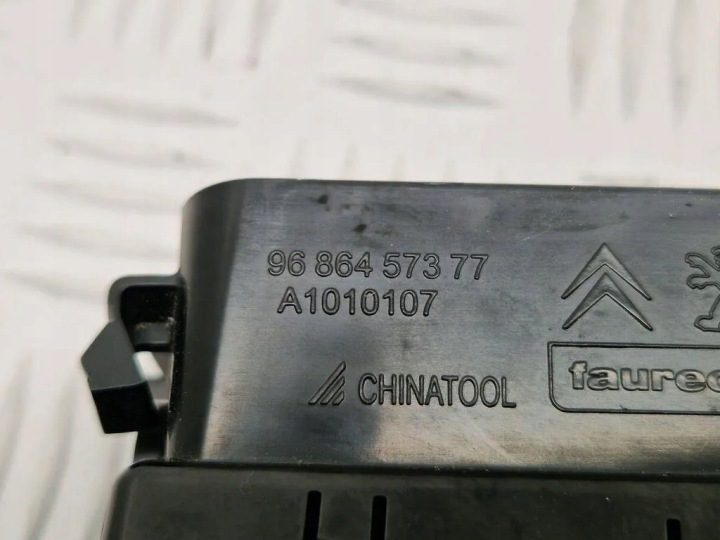 Дефлекторы панели приборного PEUGEOT 508 SW 9686457377 2.0L дизель 120 кВт 2012, фото 5