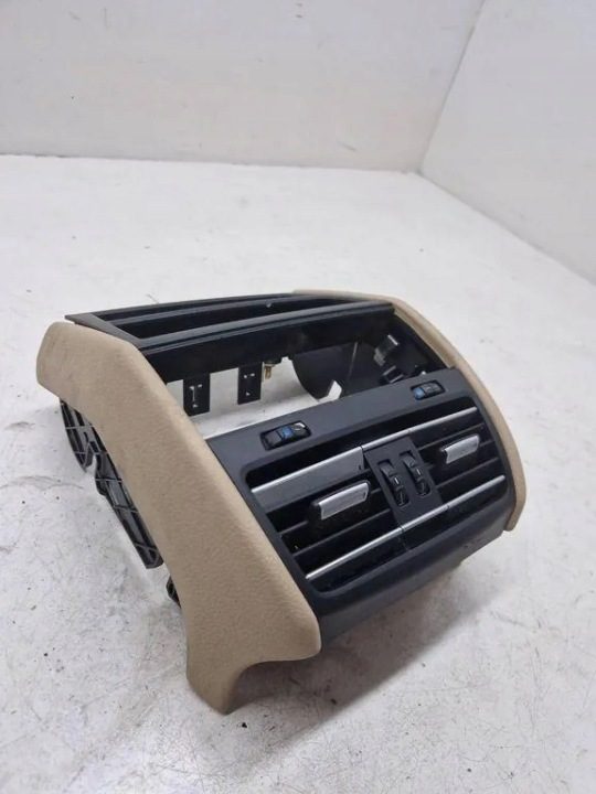 Задняя решетка вентиляционная BMW 7 (F01, F02) 911824906 4.4L бензин 2010, фото 6