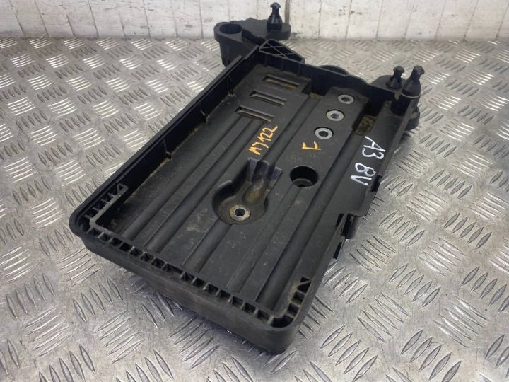 Основание кронштейн аккумулятора Audi A3 S3 8V 5Q0915321E, фото 5