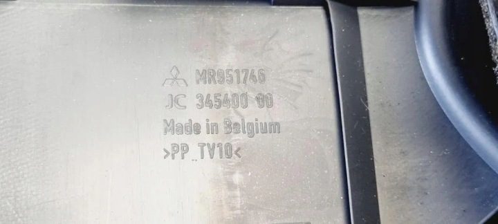 Воздухозаборник консоли MITSUBISHI COLT IV (CA_A) MR951746 1.3L бензин, фото 3