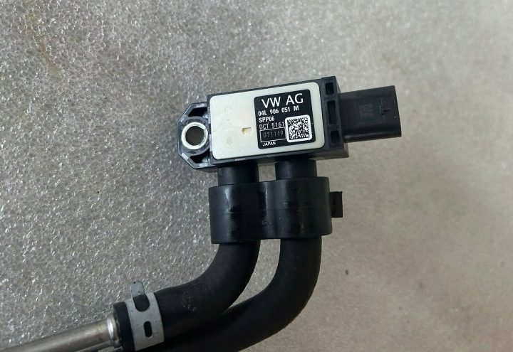 Датчик давления выхлопных газов с трубками 2.0 TDI 04L906051M 04L131552GJ 30 Л.С., фото 3
