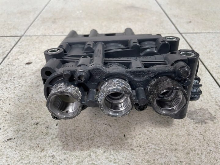 Клапан пневмоподвески ECAS Mercedes Actros MP 4 A0013271325, фото 3
