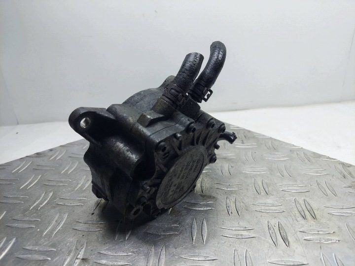 Насос вакуумный Audi A4 B7 2.0 TDI 03G145209C, фото 1