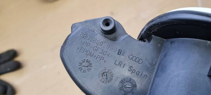 Audi Q5 SQ5 8R лючок горловины бензобака 8R0809999B LY9C, фото 10