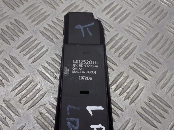 Блок кнопок стеклоподъемников водителя Mitsubishi Galant VIII 2.5 MR252815, фото 2