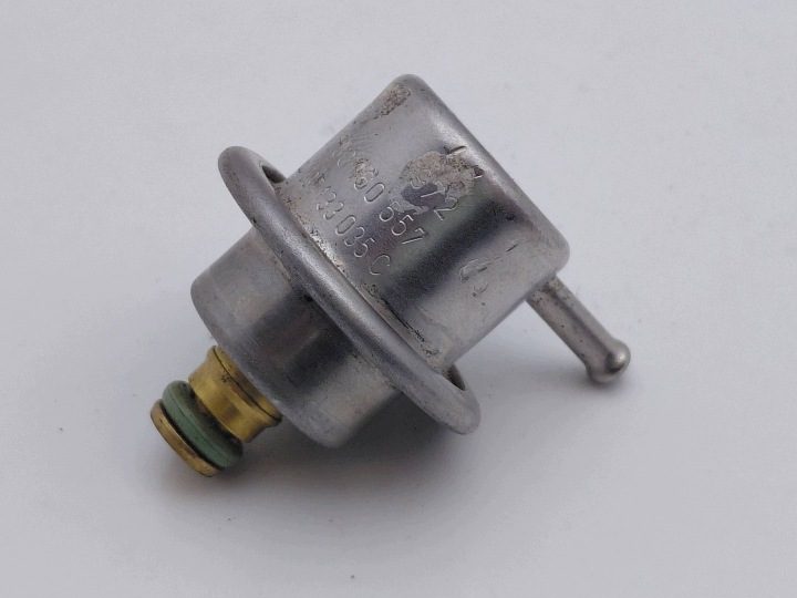 Регулятор давления топлива VW Golf IV 037133035C NR196, фото 1