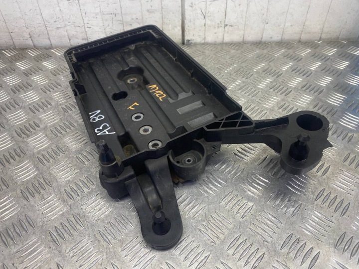 Основание кронштейн аккумулятора Audi A3 S3 8V 5Q0915321E, фото 2
