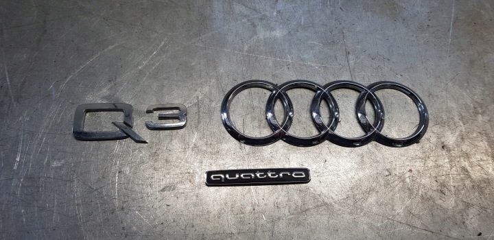 Audi Q3 F3 Комплект emblematów крышки багажника, фото 1
