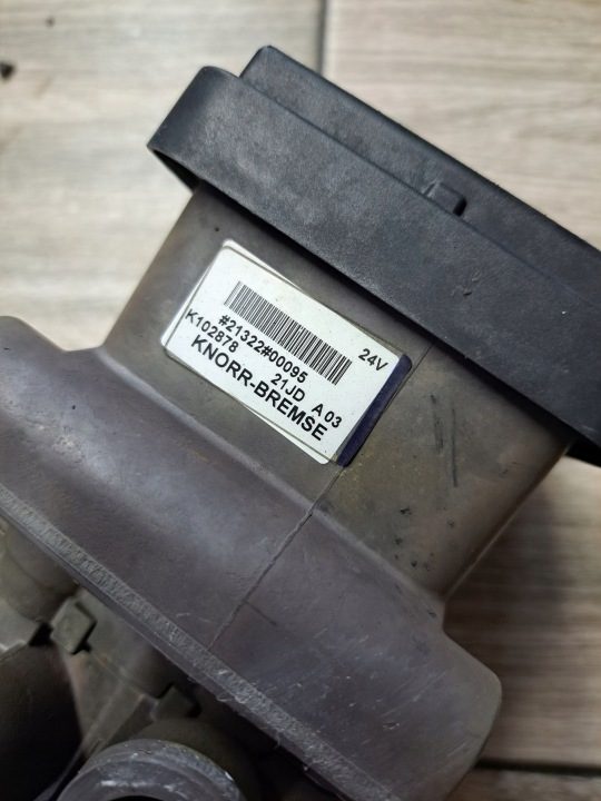 Клапан пневматический модулятор EBS передний Ford F-MAX Cargo Euro 6, фото 3
