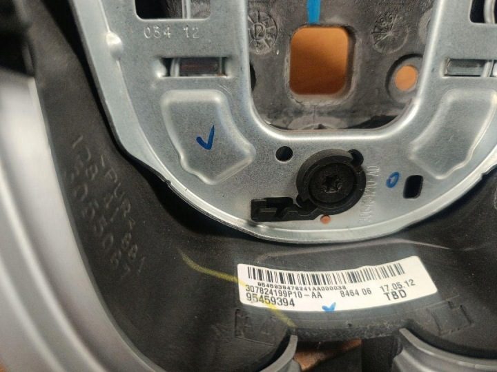 РУЛЬ КОЖА КОЖАНАЯ МУЛЬТИФУНКЦИОНАЛЬНАЯ CHEVROLET CRUZE II 95459394 ХОРОШАЯ, фото 2