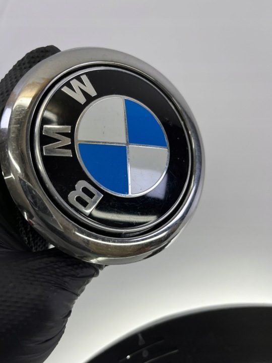 BMW F20 F21 ЗНАЧОК ЗАМОК ЭМБЛЕМА ОТКРЫВАНИЕ КРЫШКИ БАГАЖНИКА 7248535, фото 3