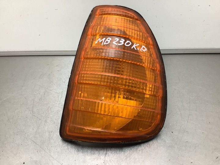 Поворотник передний сторона левая Mercedes-Benz S123 121105L, фото 1