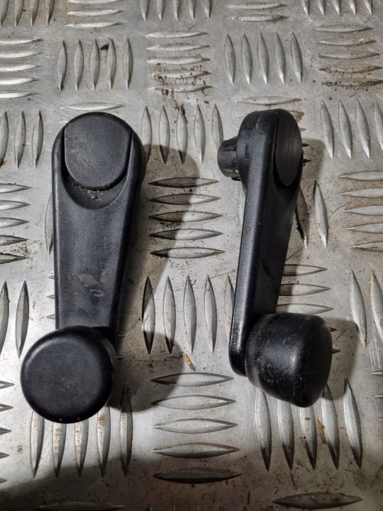 BMW E36 РУЧКА СТЕКЛОПОДЪЕМНИКА СТЕКЛА 81122503, фото 1