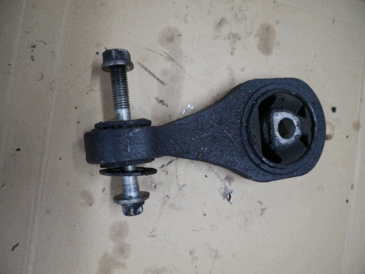 Alfa Romeo Giulietta подушка двигателя коробки болт 811900062 50521925, фото 1