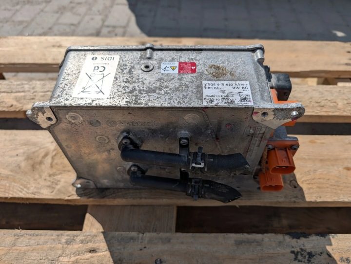 Зарядное устройство аккумулятора гибридного Volkswagen Golf MK7 5G 5QE915682, фото 3