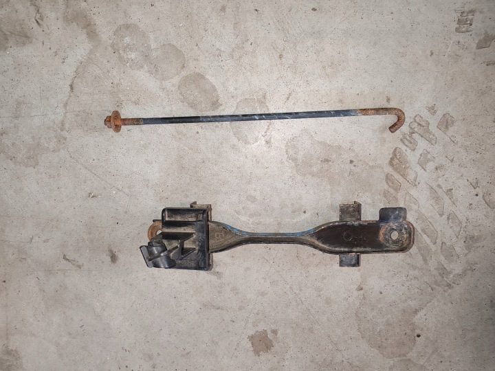 Крепление аккумулятора 1.33 Toyota Verso S 10-15, фото 2
