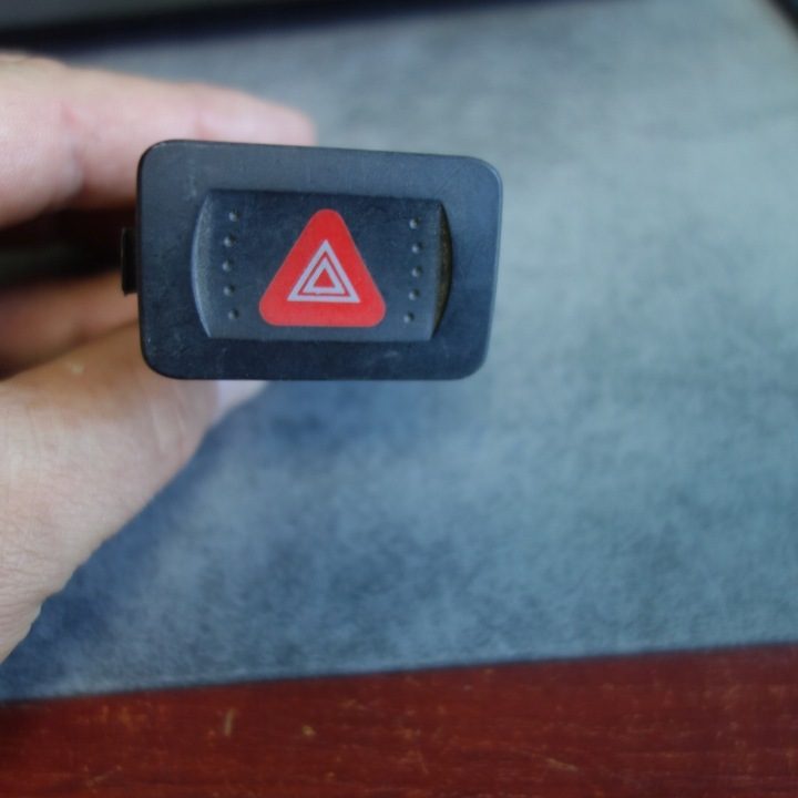 Кнопка аварийной сигнализации 1J0953235A 1J0959621B VW Golf IV / Bora, фото 1