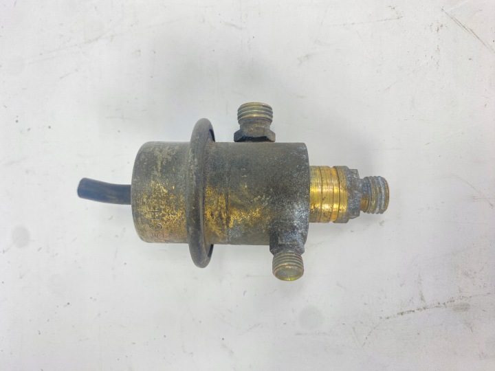 КЛАПАН ТОПЛИВА РЕГУЛЯТОР ДАВЛЕНИЯ ТОПЛИВА MERCEDES W124 W201 M102 0438161001, фото 1