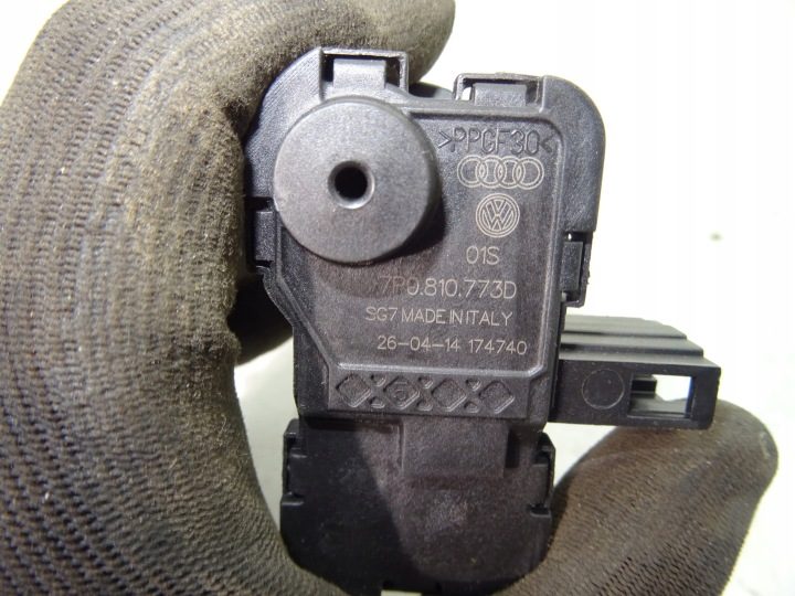 Seat Leon дверь привод лючка горловины 7P0810773D, фото 3