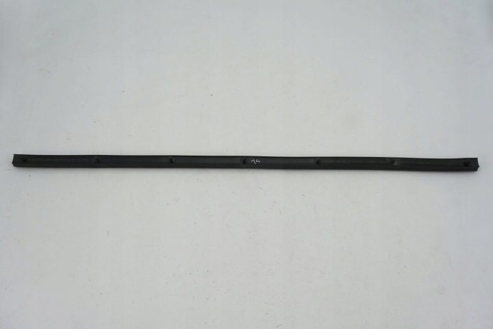 Уплотнитель крышки двигателя VW Golf VII 5G0823707, фото 3
