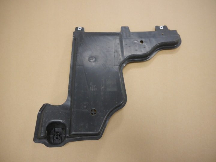 AUDI A1 82A защита днища правая 2Q0825102A, фото 2