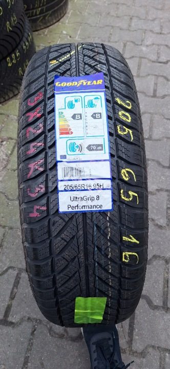 Шина зимняя Goodyear Ultra Grip 8 Performance 205/65R16 95 H сцепление на снегу (3PMSF), фото 1