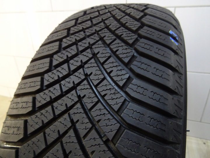 Шина зимняя Yokohama BluEarth-Winter V906 205/55R16 91 т сцепление на снегу (3PMSF), фото 2