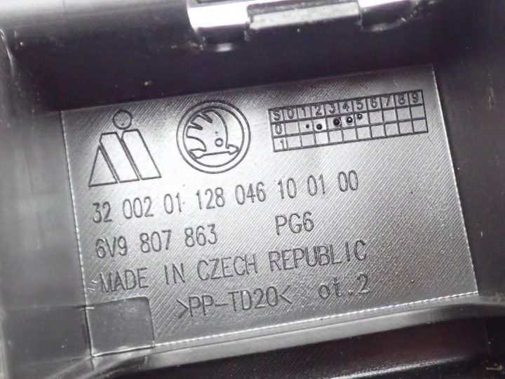 Направляющая крепление бампера левое заднее 6V9807863 Skoda Fabia III 6V универсал 17 г., фото 4