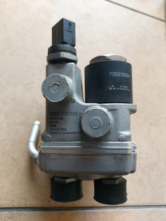 Audi OE 8W0906009E регулятор давления топлива, фото 2