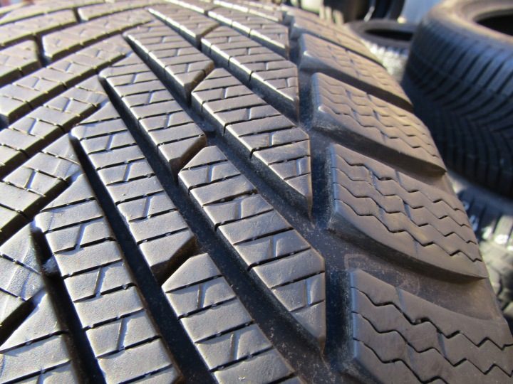 Шина зимняя Pirelli Powergy Winter 235/60R18 107 H сцепление на снегу (3PMSF), усилитель (XL), фото 2