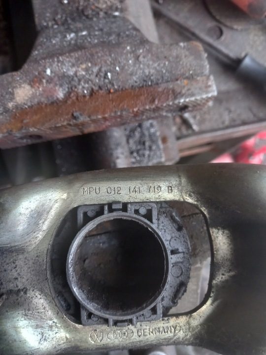 Кронштейн сцепления подшипник Audi A4 B5 1.9 TDI 98 г. 012141719B, фото 2