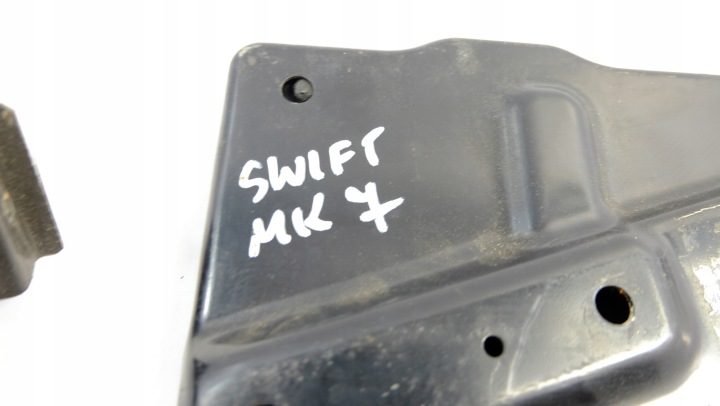 Suzuki Swift MK7 площадка аккумулятора, фото 4