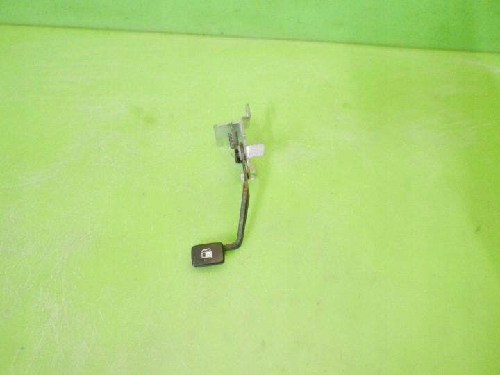 Ручка прижим открывания лючка горловины бензобака SUZUKI SX4 I EY 06-09, фото 1