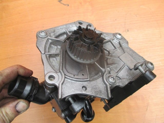 VW Audi 1.8 2.0 TFSI патрубок охлаждения корпус Terostatu помпа 06L121111H, фото 11