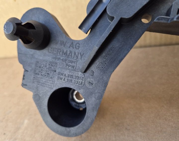 Площадка аккумулятора 5WA915331C VW Audi Seat Skoda как новая оригинал, фото 4