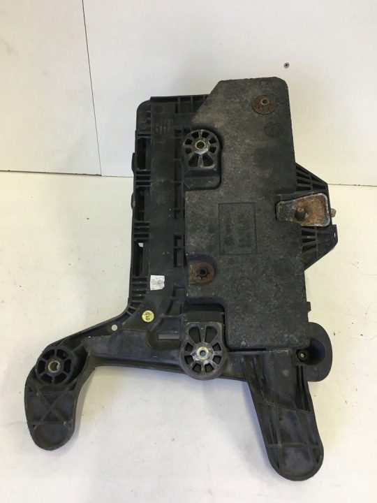 Площадка аккумулятора 1K0915333D Audi Q3 VW SKODA SEAT, фото 2