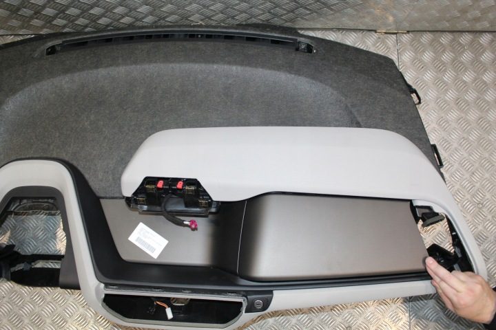 BMW i3 ТОРПЕДО КОНСОЛЬ RODZAJE ОРИГИНАЛ 9282685, фото 3