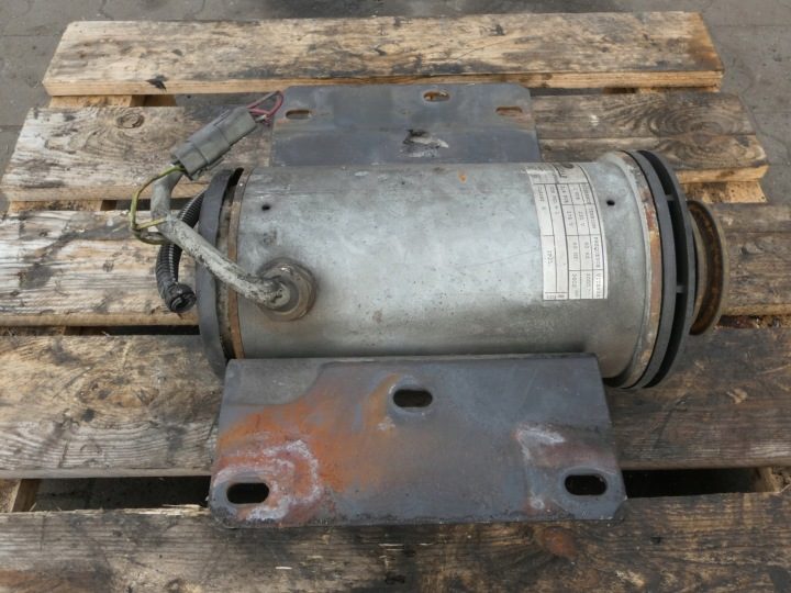 LSA 321 генератор Prądnica Carrier 230/276 V 2/2.4 ква 50/60 HZ, фото 4