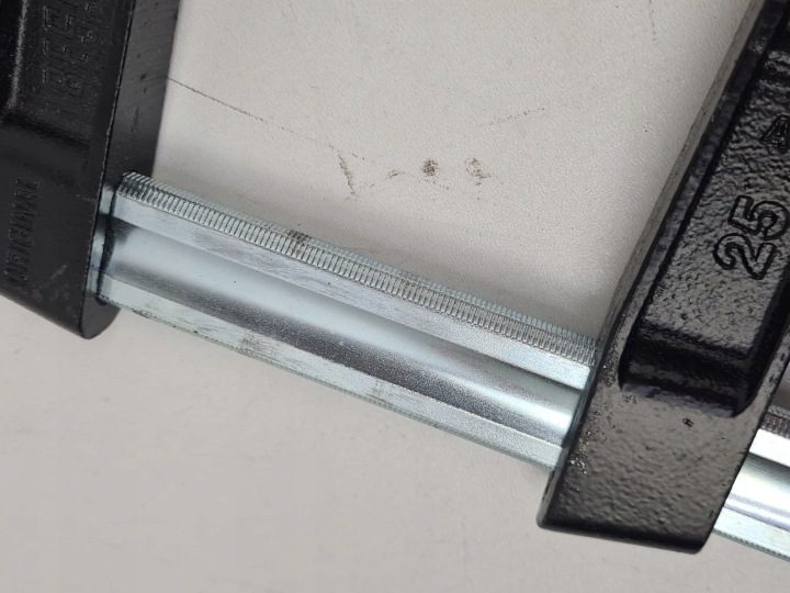 Струбцина śrubowy столярная чугунная TG с rękojeścią drewnianą Bessey TG100S122K, фото 7