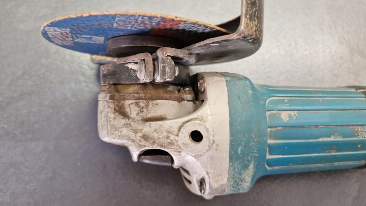 Угловая шлифмашина электрическая Makita 720 Вт GA4530R 115 мм 230V, фото 9