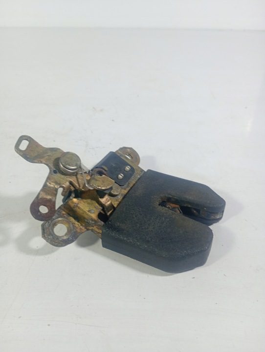 VW PASSAT B5 РЕСТАЙЛИНГ 00-05 ЗАМОК КРЫШКИ БАГАЖНИКА ЗАДНИЙ OE 3B5827505, фото 2