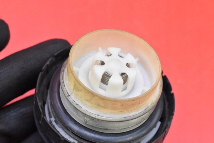 КРЫШКА ГОРЛОВИНЫ БЕНЗОБАКА TOYOTA YARIS 3 III 17-19, фото 8