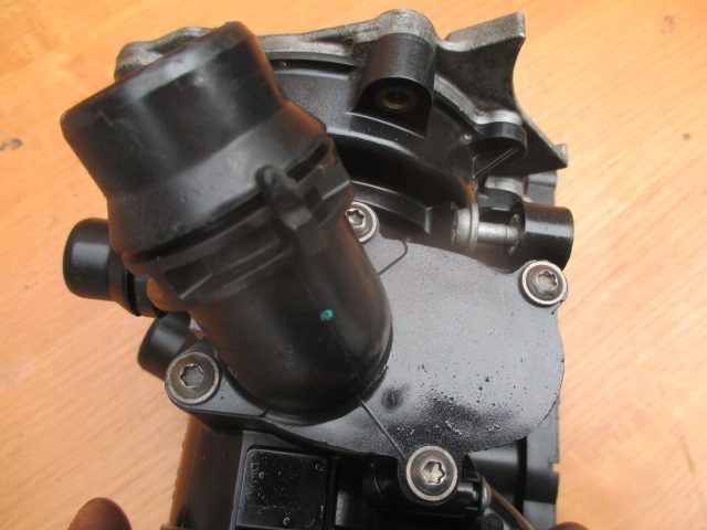 VW Audi 1.8 2.0 TFSI патрубок охлаждения корпус Terostatu помпа 06L121111H, фото 10