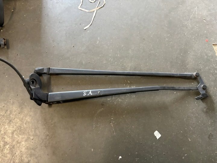 Toyota Yaris III поводок дворника передний 11-14 5D европа, фото 1