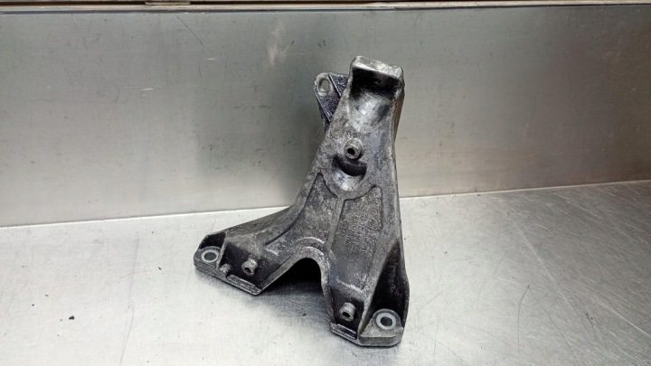 КРОНШТЕЙН ДВИГАТЕЛЯ AUDI A4 B6 СЕДАН 1.9TDI 04 г. 8E0199308D, фото 1